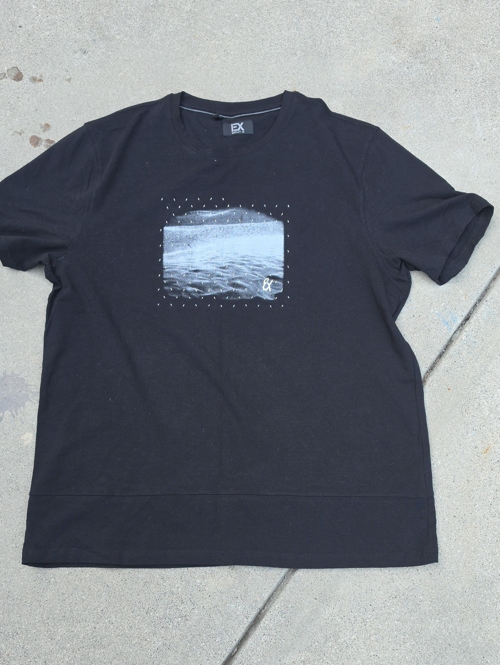 Black Short-Sleeve Graphic Tee with Ocean Motif